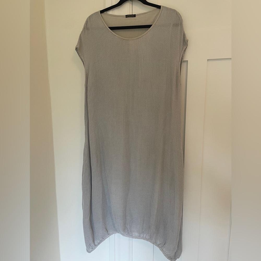 Grizas Viscose Silk Textured Grid Short Cap Sleeve Grey Midi Bubble Dress | L